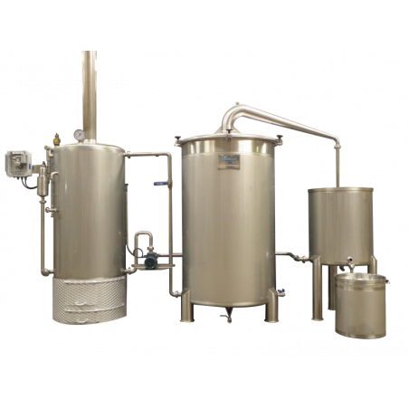 Installation de distillation d'huiles essentielles avec un becher de 1500 litres