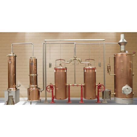 Maquina de destilación profesional en cobre con columnas y caldera