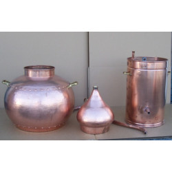 Alembic traditional to 50 liters, thermometer, copper grid, Breathalyzer, gas burner disassembled.