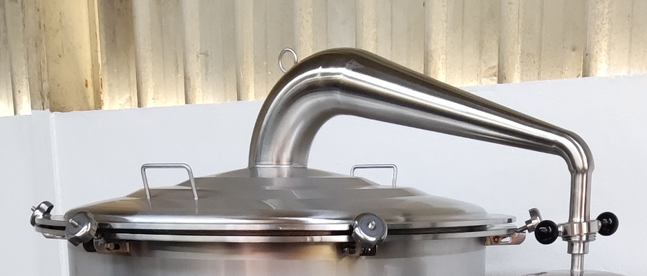 stainless steel alembic lid with closing screws